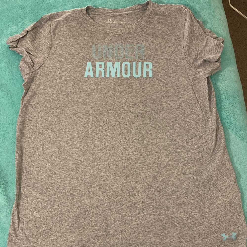 🌸 Under Armour T Shirt